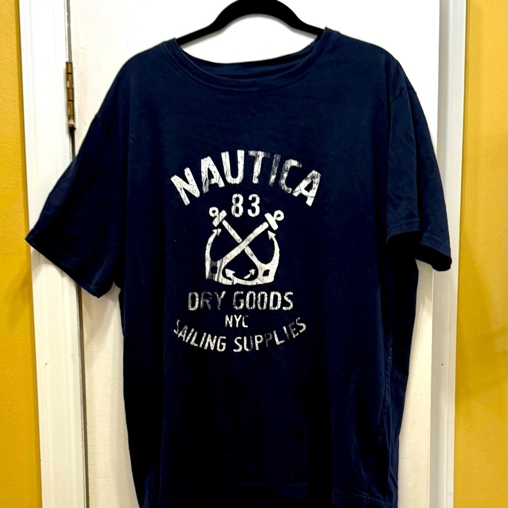 Nautica Men's Navy Blue Graphic T-Shirt! EUC